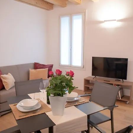 Romantic White - 5 Minutes From The Como