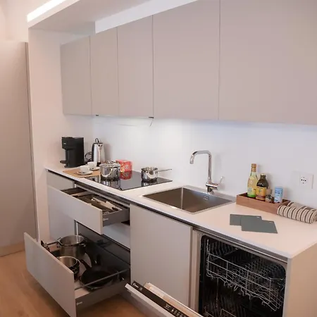 Romantic White - 5 Minutes From The Apartment *