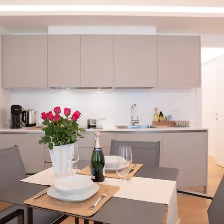 Romantic White - 5 Minutes From The Appartement Como