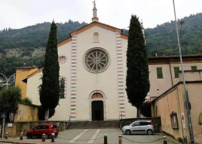 Romantic White - 5 Minutes From The