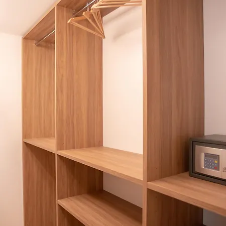 Romantic White - 5 Minutes From The *